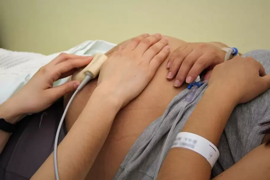 Entre protocolos y decisiones: el parto respetado que las mujeres reclaman