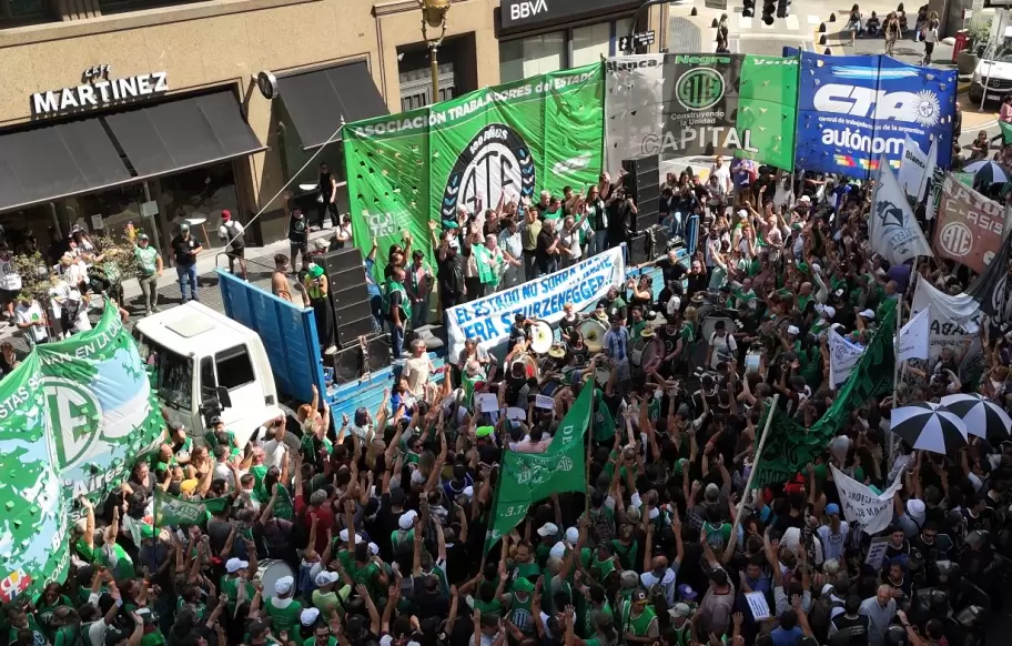 ATE moviliza al Ministerio de Economía: "Tenemos que frenar el salvajismo del Gobierno nacional"