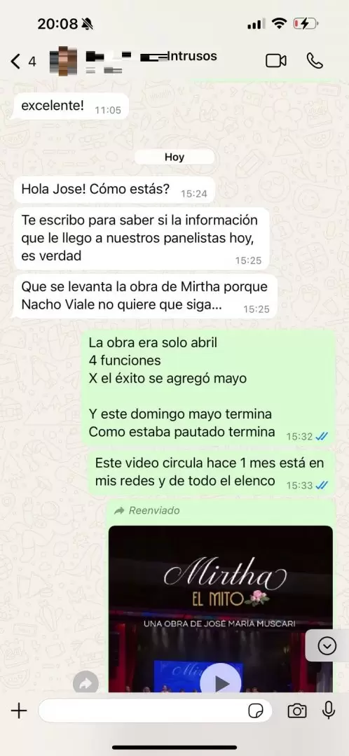 El intercambio de chats de Mscari con la producción de Intrusos