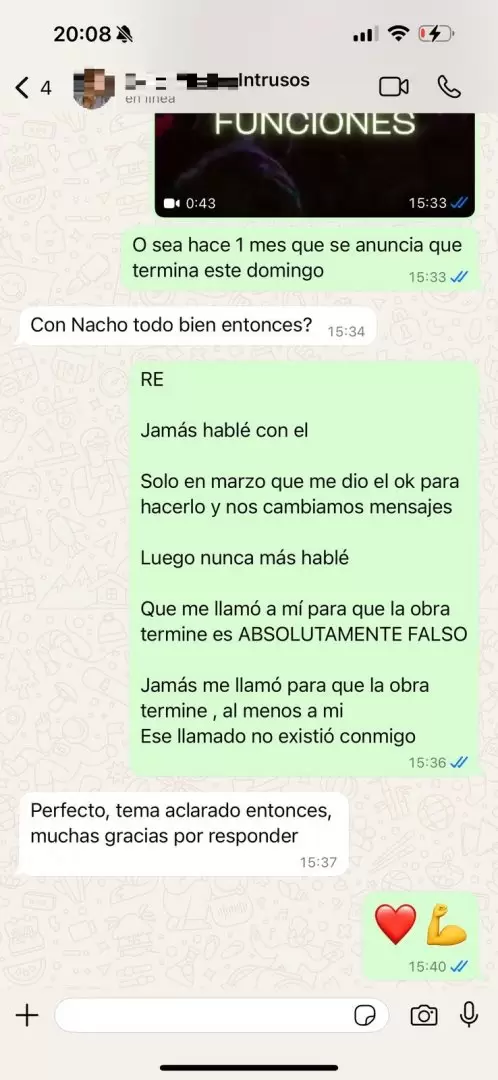 El intercambio de chats de Mscari con la producción de Intrusos