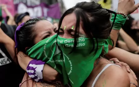 El 30 de diciembre de 2020, se aprobó la ley de IVE en Argentina