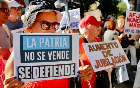 "La patria no se vende, se defiende": todos los mircoles los jubilados luchan por sus derechos
