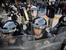 Represión en el Congreso - Foto: revista Cítrica