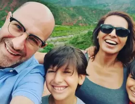 Asesinó a puñaladas a su esposo, Adrián Seltzer, y a sus dos hijos, Ian (15) e Ivo (12)