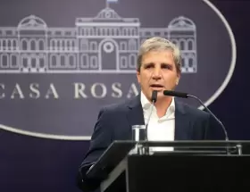Caputo se enojó con un periodista.