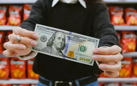 Mientras el d�lar vuelve a marcar un r�cord, el Gobierno ya habla de una suba hasta los $1.800 y asegura que no afectar� el bolsillo