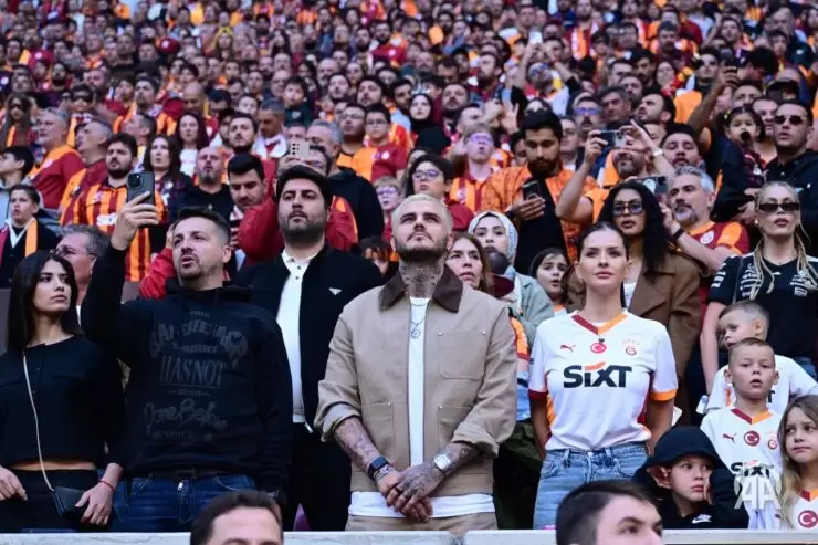 Icardi, la China y sus hijos en la tribuna del Galatasaray