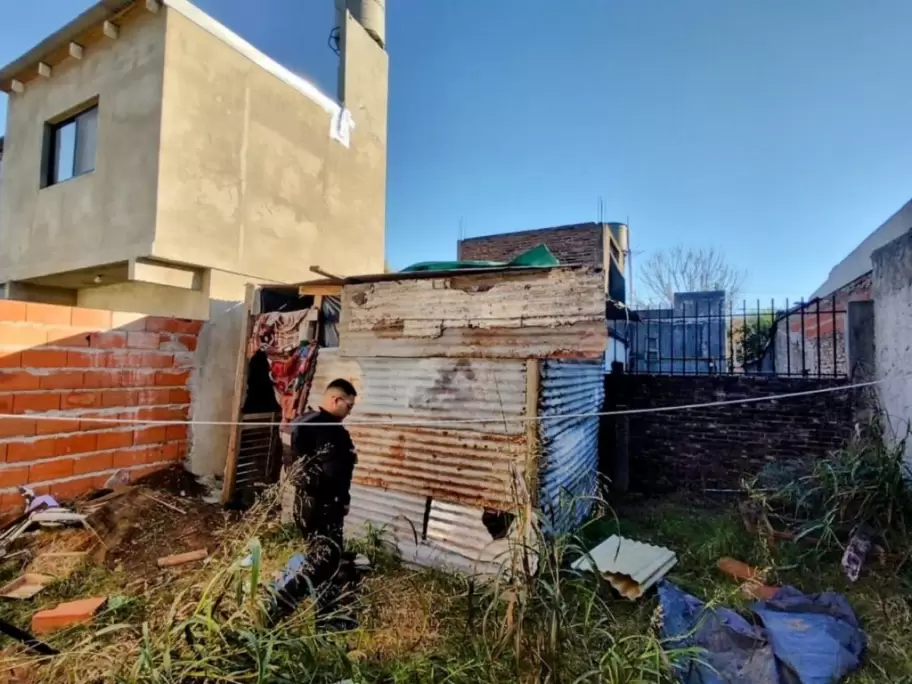 Horror y abandono en Rosario: hallaron a un bebé de 15 meses solo, desnudo y sin resguardo