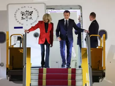 Emmanuel Macron y su mujer, después del violento episodio en su llegada a Vietnam