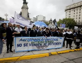 Trabajadores aeronáuticos realizaron medidas de fuerza en contra de la privatización de Aerolíneas Argentinas