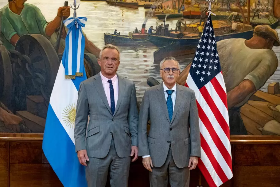El anuncio tuvo como escenario una reunión entre el ministro de Salud, Mario Lugones y Robert Kennedy Jr.