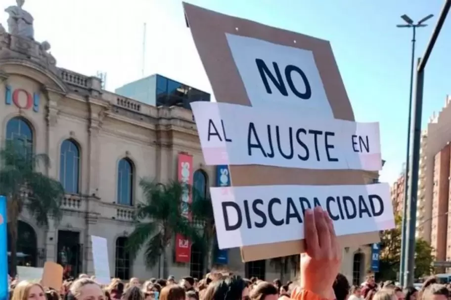 Aranceles congelados, pagos que llegan a los 90 o 120 días, autorizaciones frenadas sin explicación y una burocracia cruel e insensible.