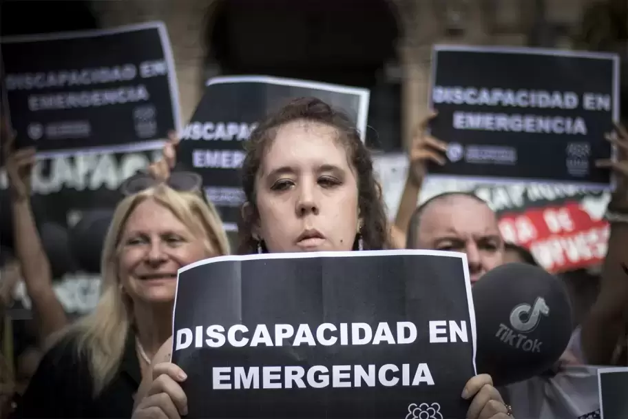 Aranceles congelados, pagos que llegan a los 90 o 120 días, autorizaciones frenadas sin explicación y una burocracia cruel e insensible.