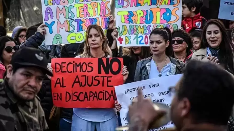 Aranceles congelados, pagos que llegan a los 90 o 120 días, autorizaciones frenadas sin explicación y una burocracia cruel e insensible.