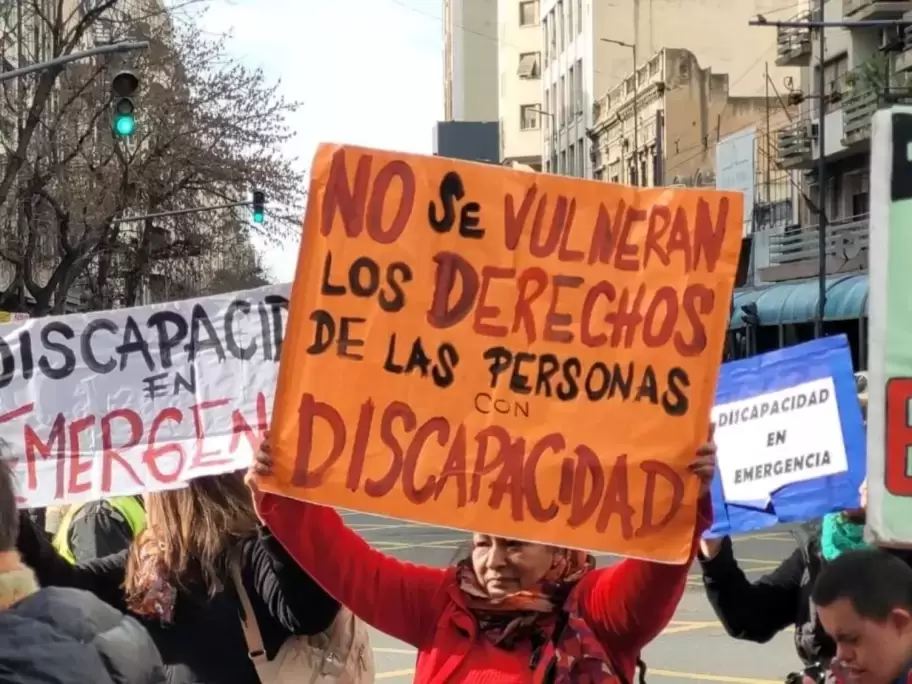 Aranceles congelados, pagos que llegan a los 90 o 120 días, autorizaciones frenadas sin explicación y una burocracia cruel e insensible.