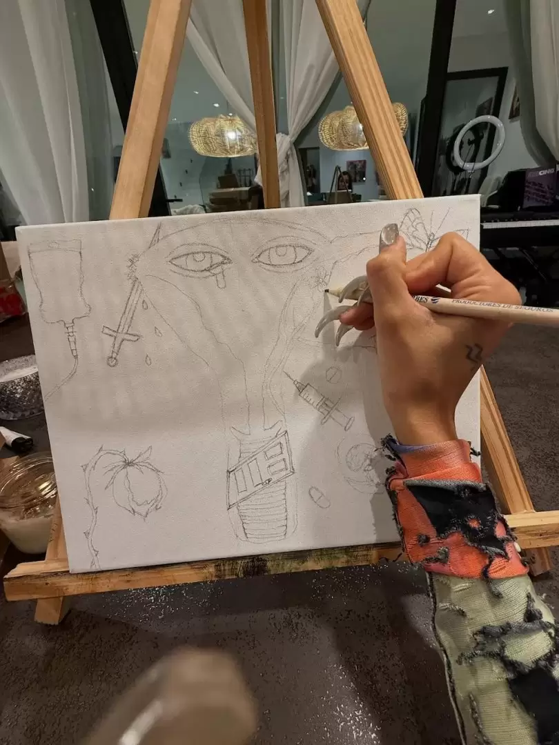 María Becerra canaliza su dolor a través de la pintura