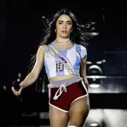 En un fin de semana Lali hizo más que la ministra Pettovello en todo un año: la corrida solidaria para comedores populares