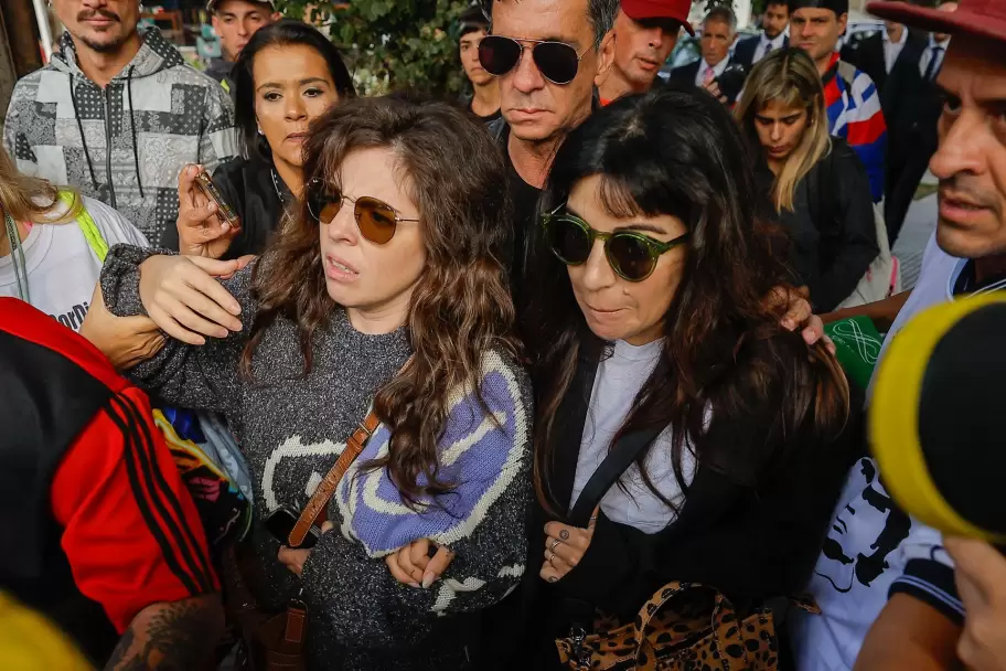 Dalma y Gianinna Maradona llegando al juicio por la muerte de su padre