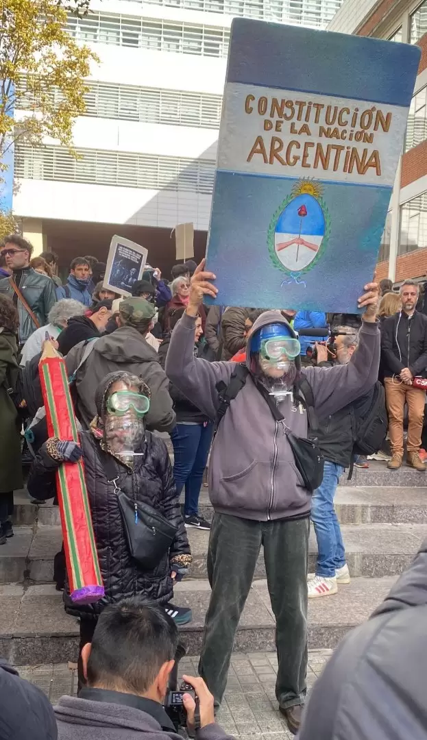 Bajo el lema "sin ciencia no hay futuro", miles de científicos salieron a las calles