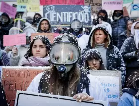 Bajo el lema "sin ciencia no hay futuro", miles de científicos salieron a las calles