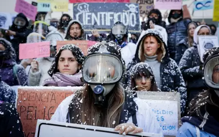 Bajo el lema "sin ciencia no hay futuro", miles de científicos salieron a las calles