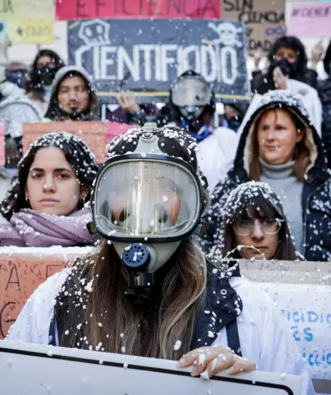 Bajo el lema "sin ciencia no hay futuro", miles de científicos salieron a las calles