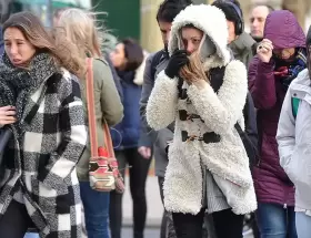 El frío extremo continuará durante todo el fin de semana, aunque habrá sol para disfrutar.