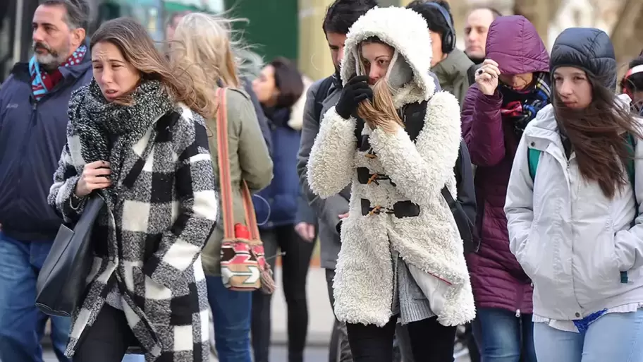 El frío extremo continuará durante todo el fin de semana, aunque habrá sol para disfrutar.