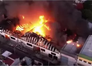Un incendio arrasó con una pañalera en La Matanza y sembró pánico