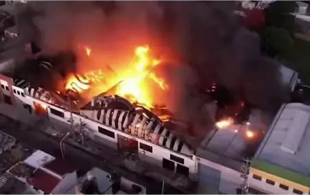 Un incendio arrasó con una pañalera en La Matanza y sembró pánico