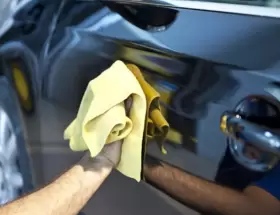 El encerado premium del lavado de autos puede llevar el precio a más de 200 mil pesos.