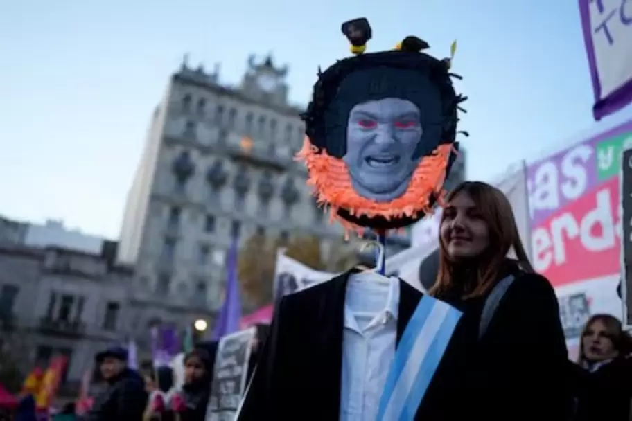 En el fondo, lo que irrita a Milei es que las mujeres ya no necesitan ser madres para ser consideradas valiosas