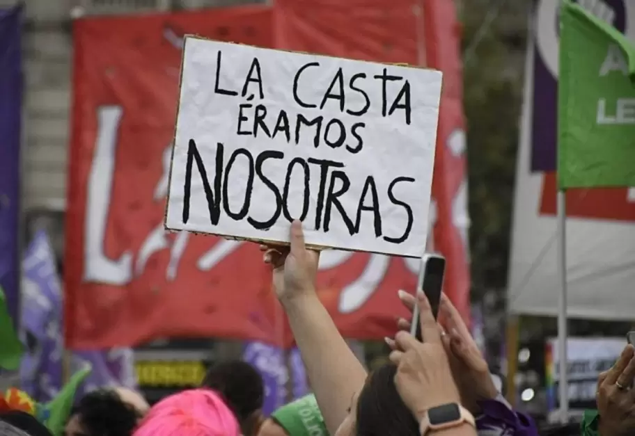 Milei camufla su mensaje contra el feminismo y la legalización del aborto