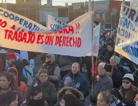 Corte total en Puente La Noria por reclamo de trabajadores de La Salada