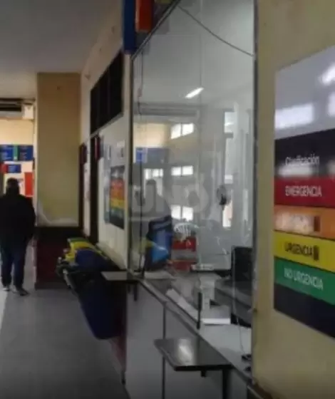 Un bebé está crítico tras caer en un balde con lavandina