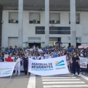Los residentes del Hospital Posadas se prendieron a los reclamos salariales y el Garrahan continuará el paro