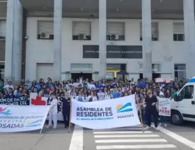 Los residentes del Hospital Posadas se prendieron al conflicto salarial.