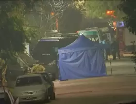 Después de 10 horas atrincherado, se suicidó el policía de la Ciudad que mató a la novia de su ex pareja