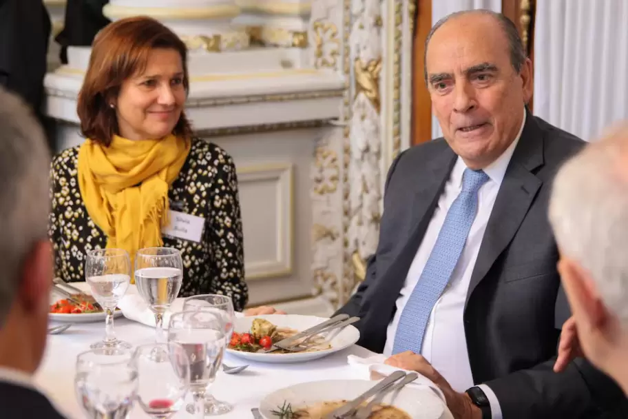 Silvia Bulla, presidente de ACDE y Guillermo Francos