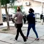 "Voy a dejar unas pastillas para que tome y muera": golpeó salvajemente a su bebé y filmó la agresión para vengarse de su ex pareja