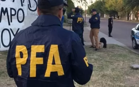 Un policía mató a un delincuente, hirió a otros dos y un menor está grave por una bala perdida