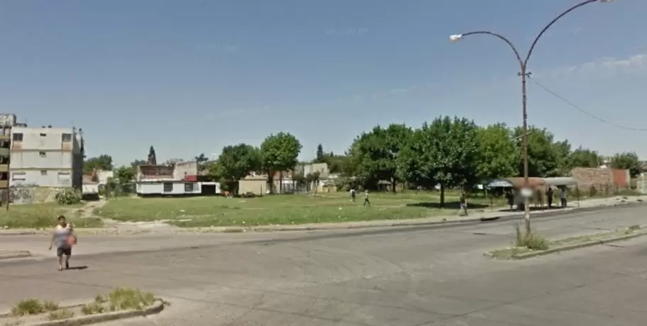 Un policía mató a un delincuente, hirió a otros dos y un menor está grave por una bala perdida