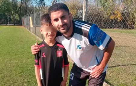 Fabián y Thiago Correa, el padre y el hijo que recibió un disparo en la cabeza y que pelea por su vida en el Hospital de Niños de San Justo.