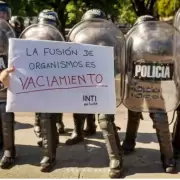 Podadora libertaria: Milei disolvi (o transform) 21 organismos pblicos y concentra hospitales en un nuevo ente de gestin