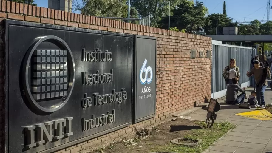 Los trabajadores del INTI denuncian un intento de vaciamiento encubierto bajo amenazas de "centralización"