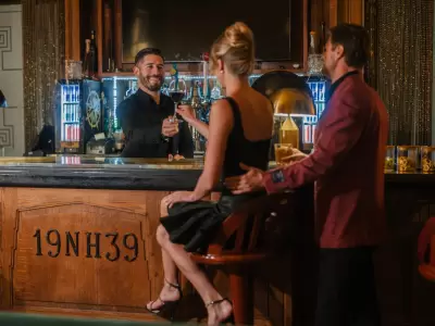 Del diseño a la barra: Juan Manuel Vázquez, el bartender argentino que conquistó la coctelería de Florida