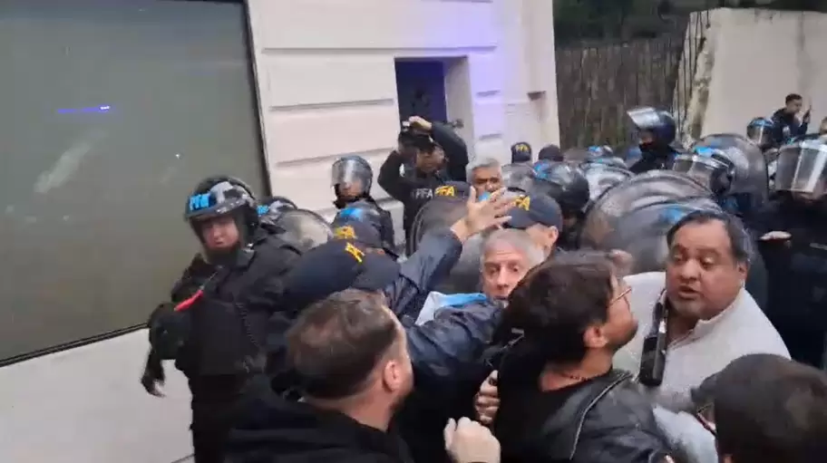 Grabois a punto de ser detenido