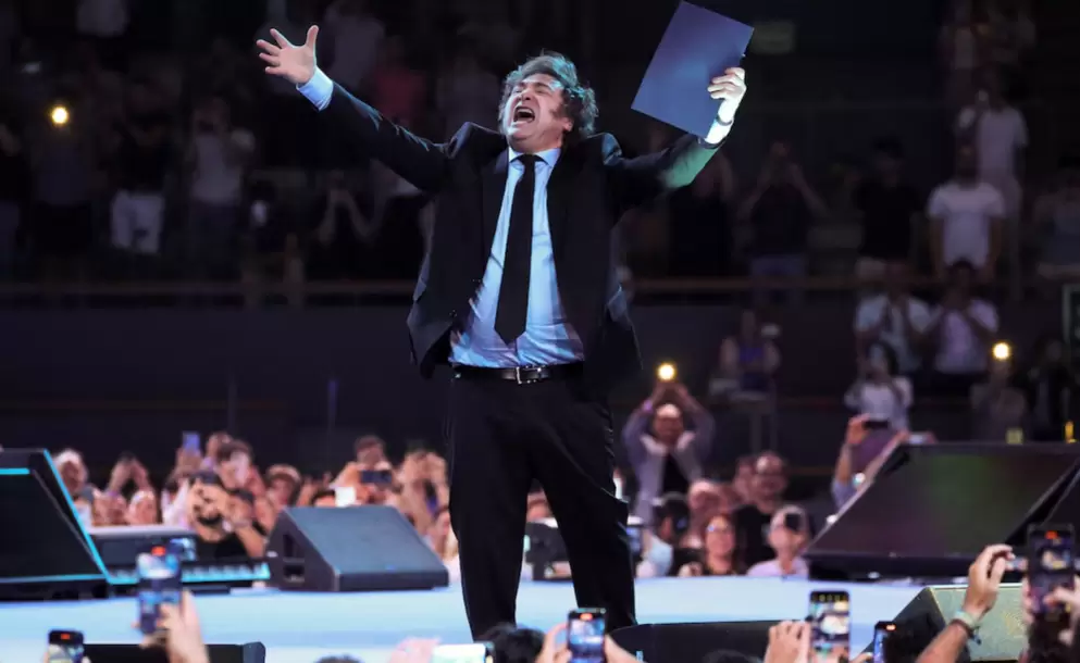 Gira de Milei en Europa: del "muerte al socialismo" en Madrid a la incómoda foto con Emmanuel Macron