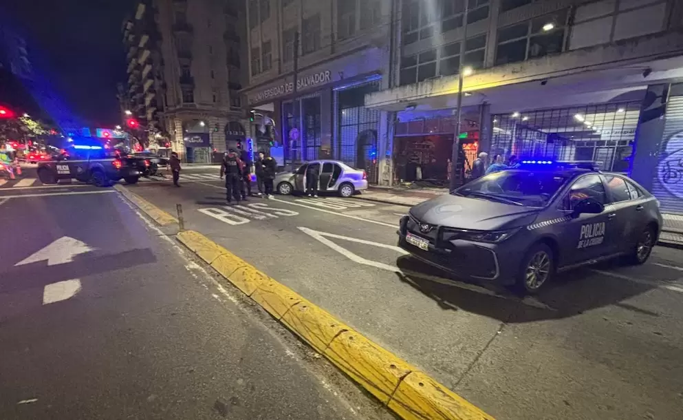 Madrugada de horror en Recoleta: manejaba borracho, iba en contramano y destrozó un taxi