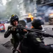 Suboficiales que reprimen, cada vez más cerca de cobrar como un jubilado: se paran de manos contra Petri